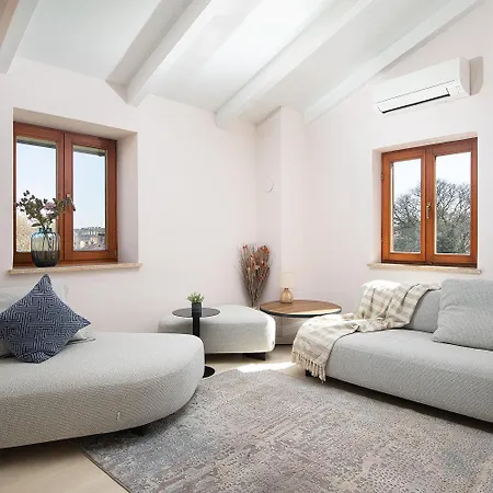 Casa Castel - Old Town House בית נופש פולה