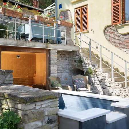 Casa Castel - Old Town House בית נופש