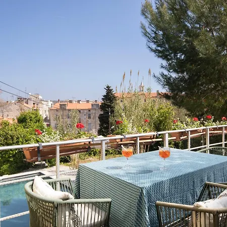 Casa Castel - Old Town House בית נופש