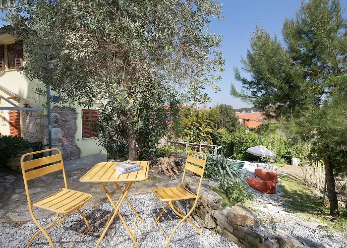 Casa Castel - Old Town House בית נופש