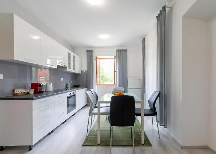 Casa Castel - Old Town House